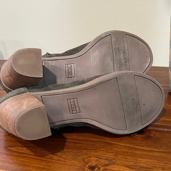 TOMS Women's Olive Green Perforated Heeled Boots - Picture 4 of 5